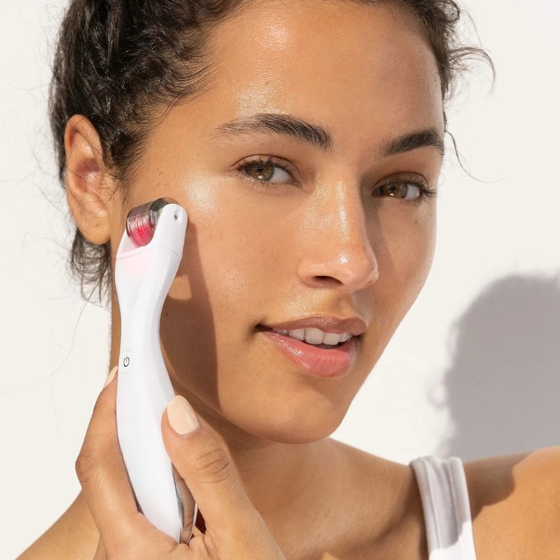 Boobreeze™ – Facial Microneedling for Fine Lines & Glow