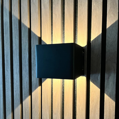 Boobreeze™ Wireless Wall Lamp